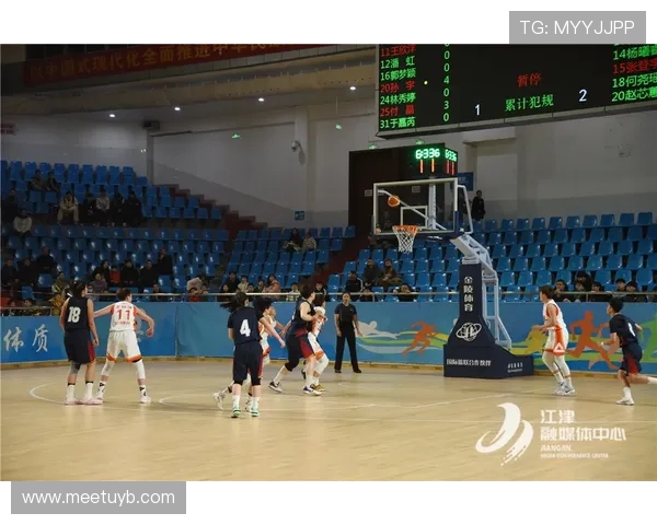 篮球比赛中“单挡掩护后传中策应”打法是否更适应小阵容