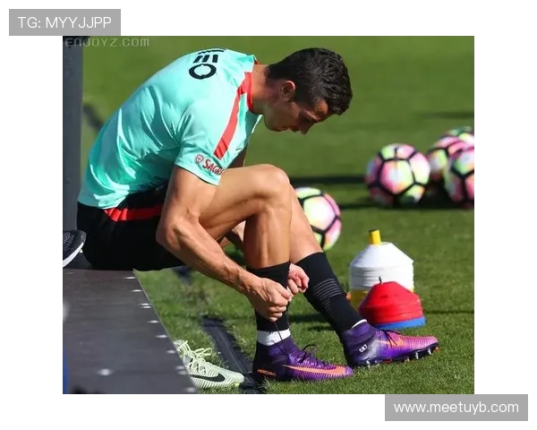 2018世界杯C罗专属足球鞋亮相引领潮流球场风采 2018世界杯C罗专属足球鞋亮相引领潮流球场风采